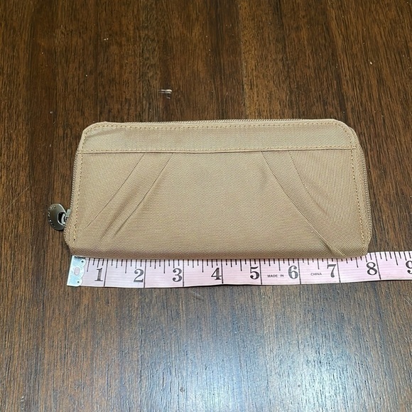 TRAVELON zipper closure wallet - Picture 9 of 10